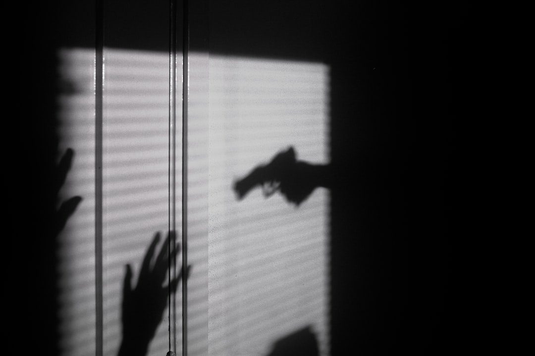 Speranta TV | Premierul interimar Cătălin Predoiu pledează pentru o legislaţie mai severă în privinţa violenţei domestice