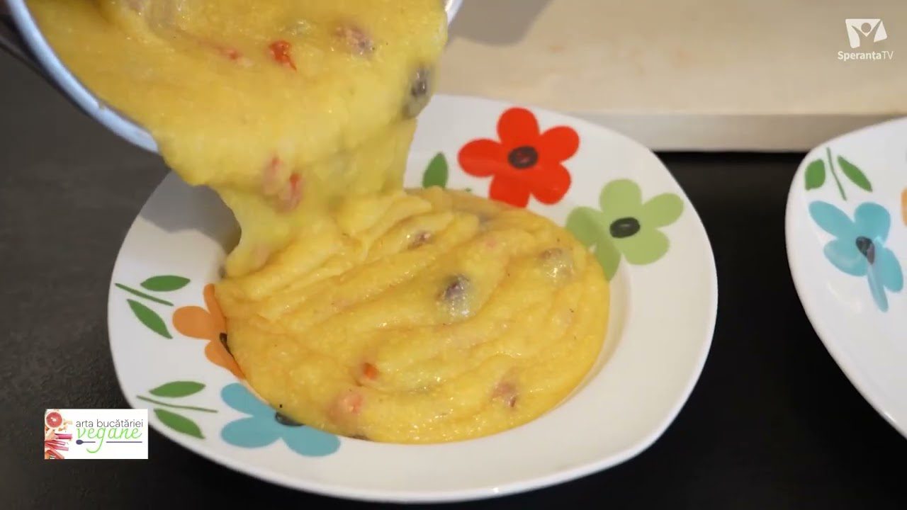 Mămăligă dulce cu sos de fructe | Arta Bucătăriei Vegane cu Dr. Szallos-Farkas Konrad