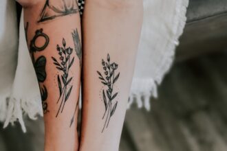 Speranta TV | EDITORIAL: TATUAJELE ȘI YOGA ÎN LUMINA BIBLIEI - ÎNTRE LIBERTATE PERSONALĂ ȘI ASCULTARE DE DUMNEZEU