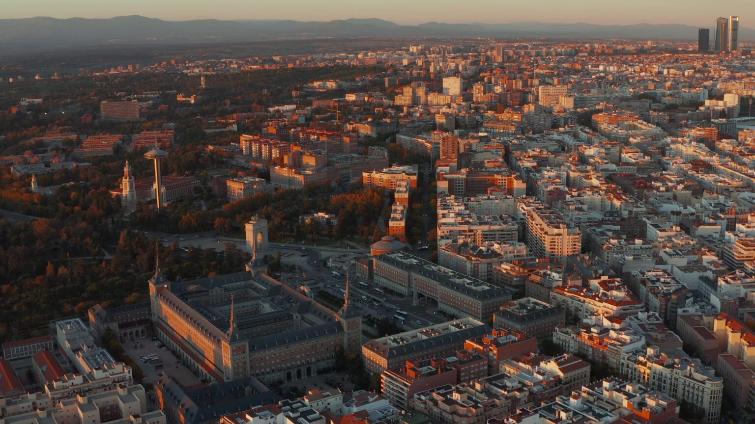 Speranta TV | Un trăsnet a provocat dezastru lângă Madrid: peste 2.000 de persoane evacuate