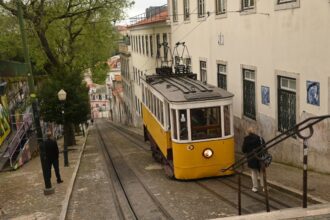 Speranta TV | Zi de doliu naţional în Portugalia. Bilanţul accidentului de funicular din Lisabona a ajuns la 17 morţi şi 23 de răniţi, între care 11 cetăţeni străini