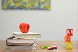 Speranta TV | Raport OCDE: România are profesori puțini și în vârstă