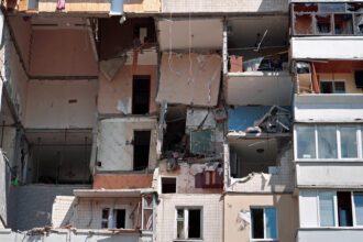 Speranta TV | Primele cărți de identitate eliberate pentru locatarii din blocul afectat de explozie din București, care și-au pierdut documentele