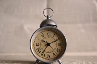 Speranta TV | ZIUA CEA MAI LUNGĂ. ROMÂNII TREC LA ORA DE IARNĂ