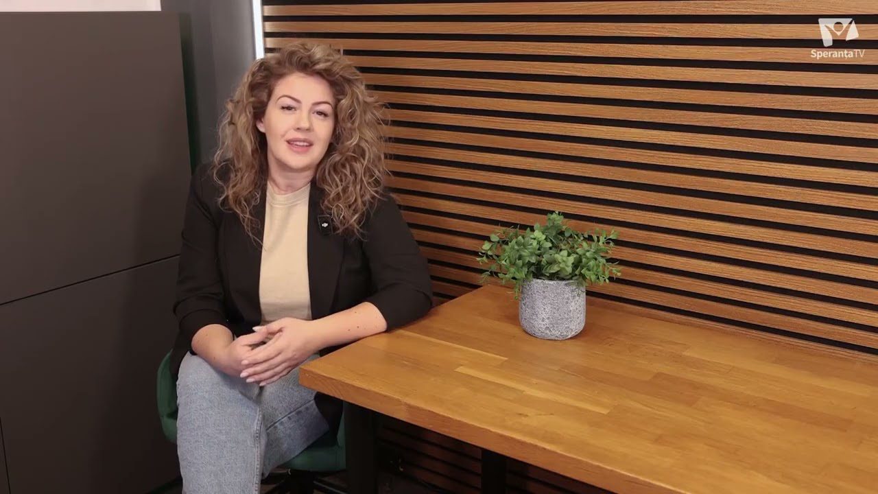 Conectat la cer: Biblioteca cu cărți umane | Daiana Miclea