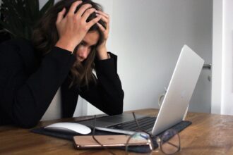 Speranta TV | Cum pot fi salvați medicii de pericolul epuizării. Aproape 4 din 10 medici români prezintă risc mare de burnout