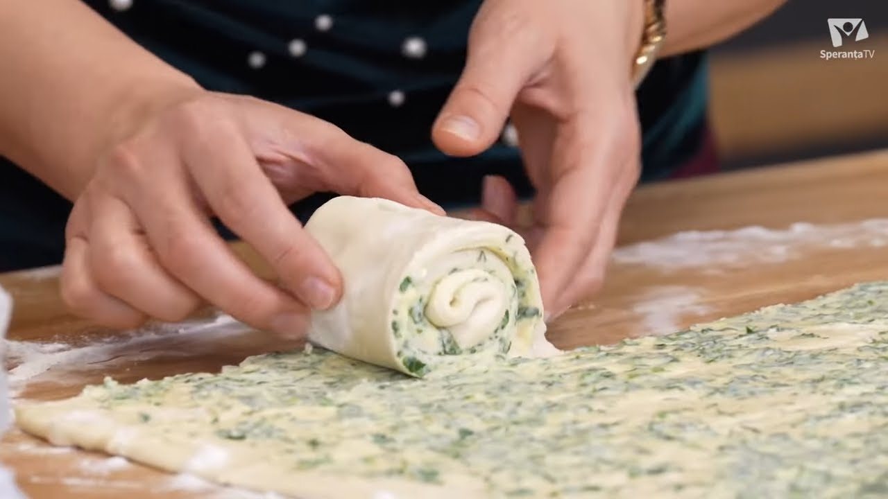 Meniu festiv cu prietenii: limonadă cu rodie, tort vegan și pâine cu usturoi | Pofta de viață