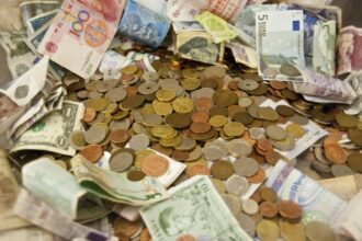 Speranta TV | Românii strâng cureaua: Peste jumătate dintre ei vor să-și controleze mai bine cheltuielile