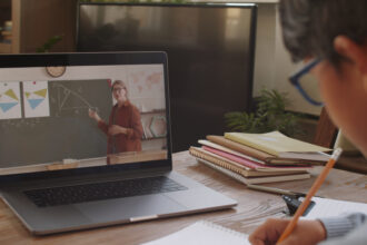 Speranta TV | Ore de siguranță online, la școală. Educație media și digitală, o nouă disciplină obligatorie
