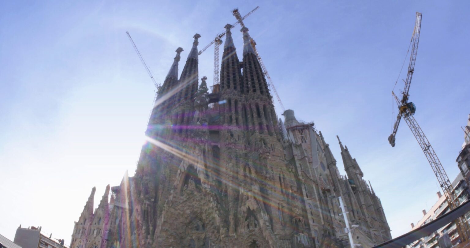 Speranta TV | Barcelona dublează taxa turistică pentru a finanţa construcţia de locuinţe accesibile
