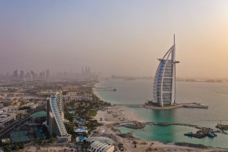 Speranta TV | Hotelul Burj Al Arab, simbol al oraşului Dubai, se va închide pentru o renovare de 18 luni pe fondul scăderii turismului