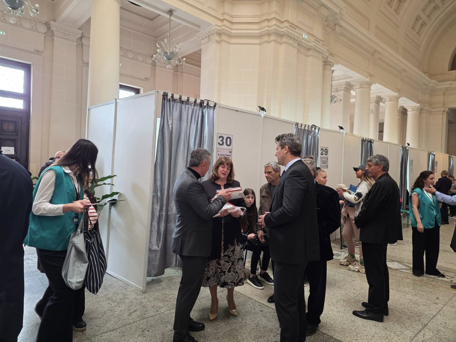 Speranta TV | La Palatul Culturii din Ploiești, Biserica Adventistă de Ziua a Șaptea a organizat proiectul „Din grijă pentru tine”, prin care aproximativ 1.000 de persoane au beneficiat de servicii medicale gratuite