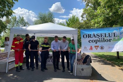 Speranta TV | În Parcul Europa din Arad, copiii au descoperit un oraș în miniatură, cu standuri și activități despre viața comunității