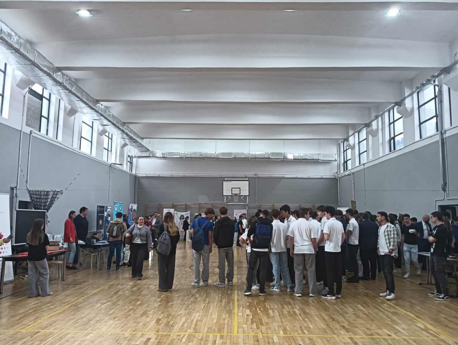 Speranta TV | Liceul Teologic Adventist „Ștefan Demetrescu” din București a organizat prima ediție a unui târg educațional dedicat orientării elevilor