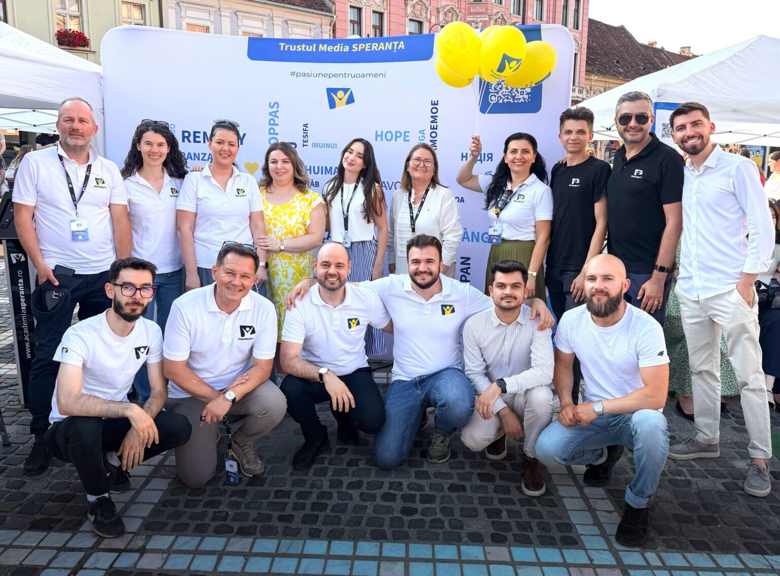 Speranta TV | În Piața Sfatului din Brașov, Trustul Media Speranța a fost prezent cu un stand special, în contextul Congresului Național de Misiune „Toate lucrurile noi”