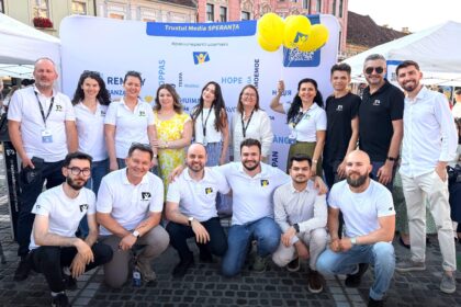Speranta TV | În Piața Sfatului din Brașov, Trustul Media Speranța a fost prezent cu un stand special, în contextul Congresului Național de Misiune „Toate lucrurile noi”