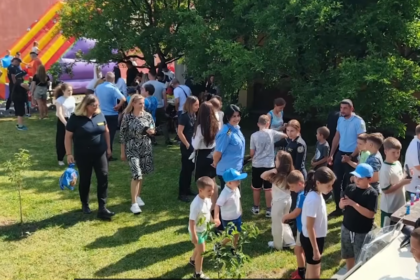 Speranta TV | La Penitenciarul Gherla, din județul Cluj, familiile angajaților au participat la o activitate specială, pregătită pentru a aduce împreună copii, părinți, angajați și voluntari