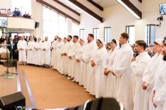 Speranta TV | La Biserica Adventistă Speranța din Târgu Mureș s-a desfășurat o slujbă marcată de emoție și binecuvântare