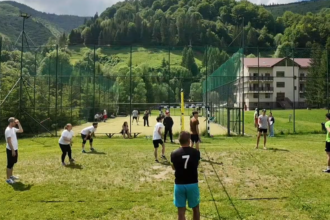Speranta TV | S-a desfășurat ediția aniversară a Taberei de Volei, la 10 ani de la prima ediție, la Centrul de Tineret Sătic din județul Argeș