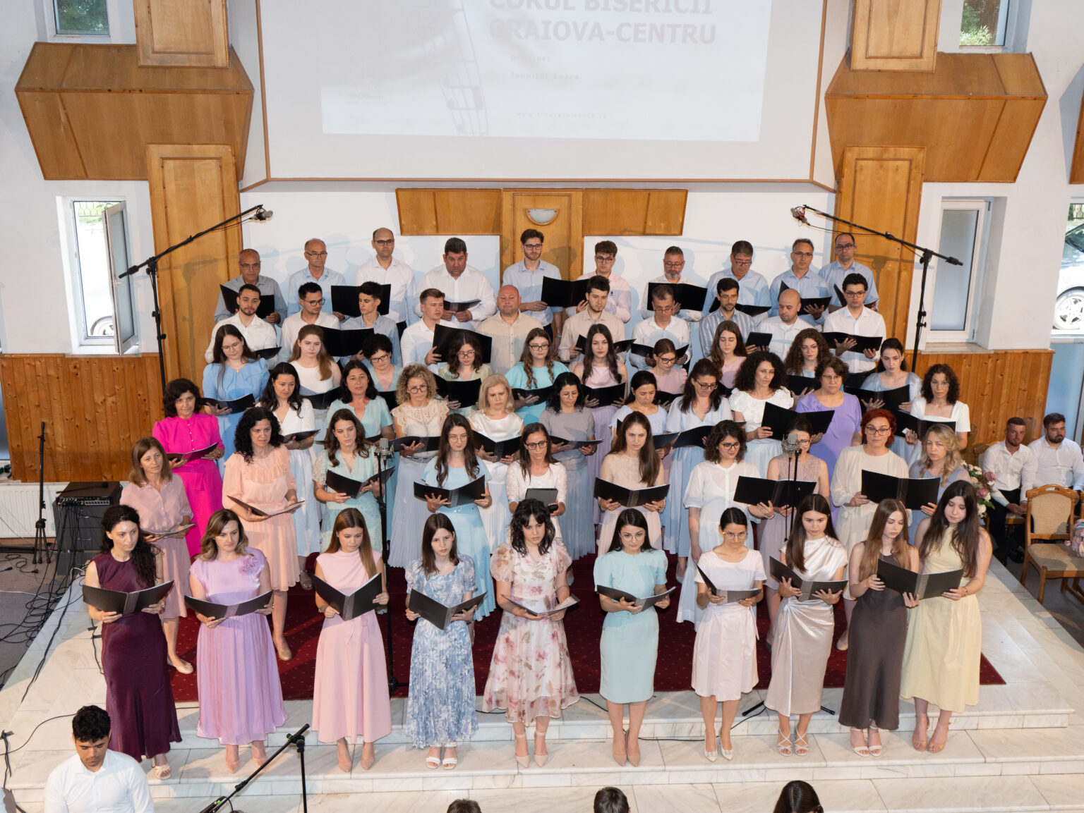 Speranta TV | La Biserica Adventistă de Ziua a Șaptea din Craiova, aproape 400 de coriști din Oltenia au cântat împreună, la un program dedicat muzicii sacre și laudei aduse lui Dumnezeu