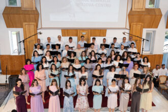 Speranta TV | La Biserica Adventistă de Ziua a Șaptea din Craiova, aproape 400 de coriști din Oltenia au cântat împreună, la un program dedicat muzicii sacre și laudei aduse lui Dumnezeu