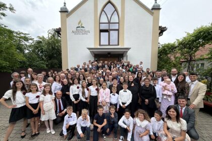 Speranta TV | Biserica Adventistă de Ziua a Șaptea din Ibănești, județul Mureș, a aniversat în luna iunie peste 100 de ani de prezență adventistă pe Valea Gurghiului