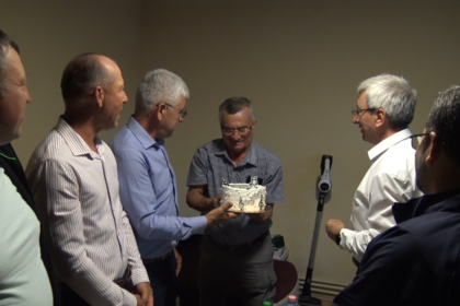 Speranta TV | La Peretu, județul Teleorman, foști elevi adventiști și membri ai comunității l-au vizitat pe profesorul Alexandru Ghizdăvescu, la împlinirea vârstei de 77 de ani