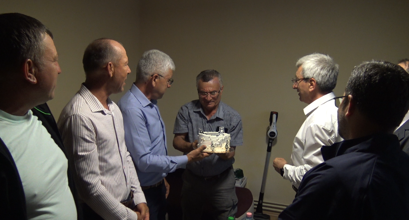 Speranta TV | La Peretu, județul Teleorman, foști elevi adventiști și membri ai comunității l-au vizitat pe profesorul Alexandru Ghizdăvescu, la împlinirea vârstei de 77 de ani