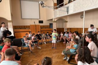 Speranta TV | La Gheorghe Doja, în județul Ialomița, zeci de copii au descoperit povestea lui Daniel și a prietenilor săi la Școala Biblică de Vacanță organizată de Biserica Adventistă de Ziua a Șaptea