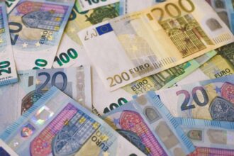 Speranta TV | Câți bani are, în medie, un român în conturi și numerar. Diferența uriașă față de Germania, Franța și Italia