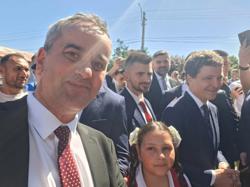 Speranta TV | Președintele României, Nicușor Dan a primit volumul „Tragedia veacurilor” în timpul vizitei la Curcani, în jud. Călărași
