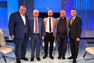 Speranta TV | Cele Zece Porunci limitează libertatea? Teologi din cinci perspective creștine, despre Lege și har: „Nu înseamnă că suntem fără o lege”